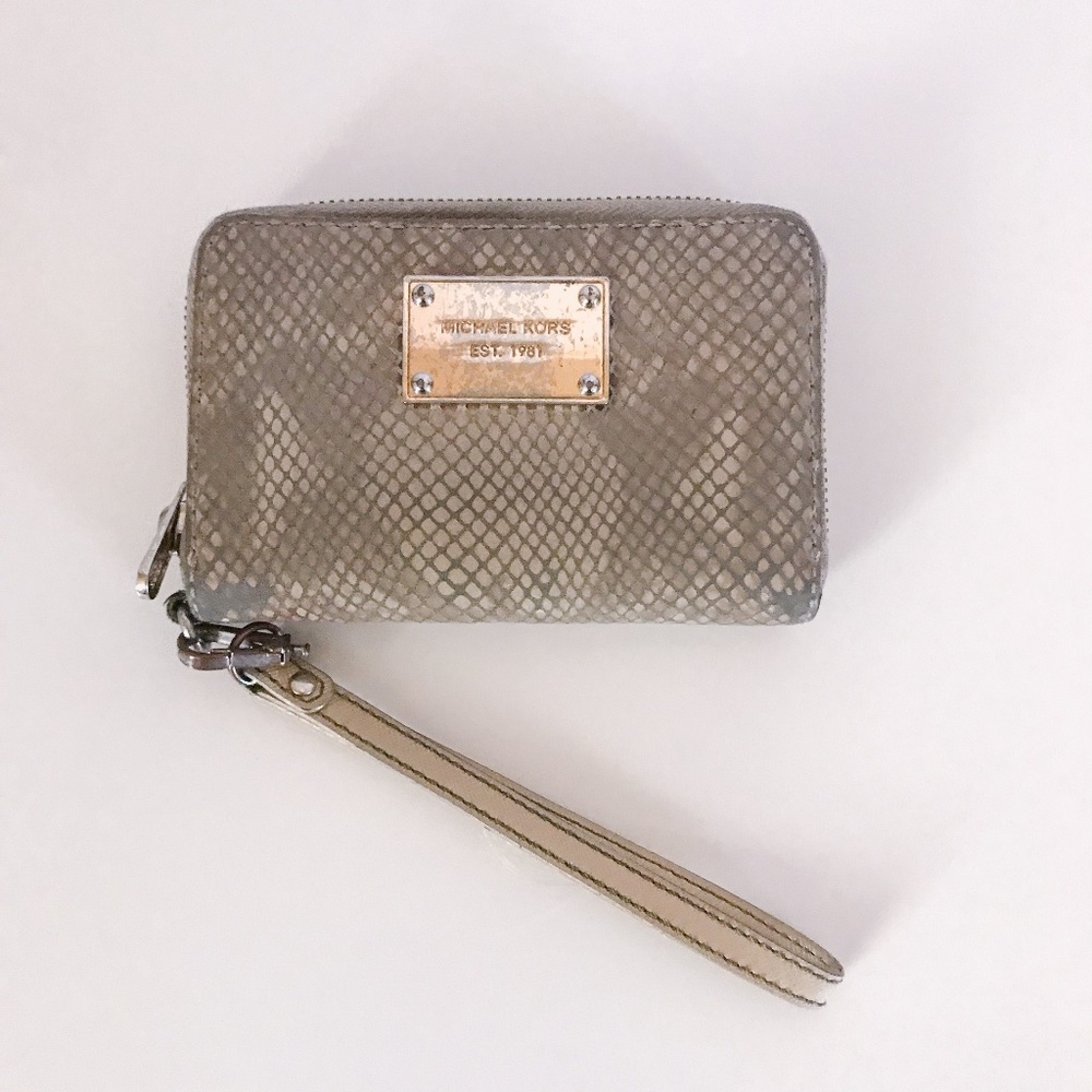 michael kors // tan snakeskin wristlet wallet